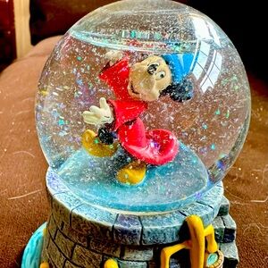 Sorcerer Mickey Snowglobe